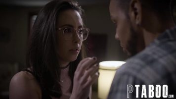 Casey Calvert في لديه نظارات لرؤية القضيب الأكبر.